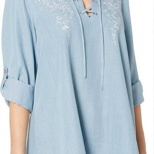Karen Kane Women’s Blouse Size Large, Blue, White Embroidery Lace Front